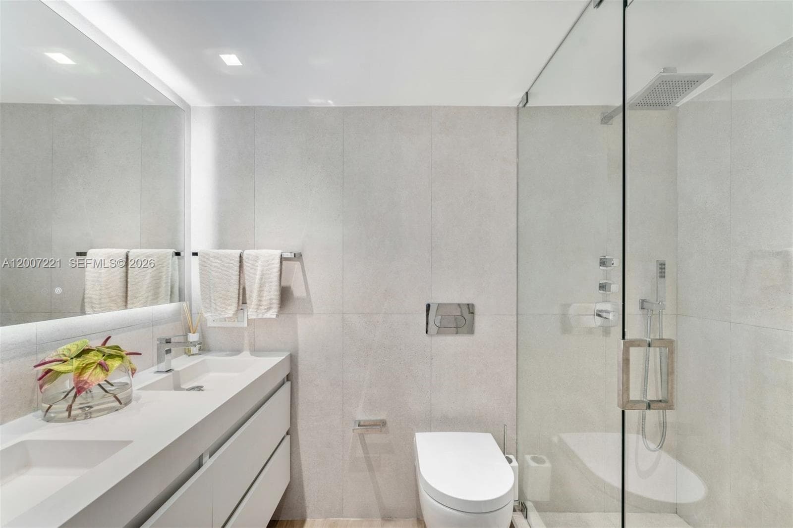 2301 Collins Ave 902 photo 16