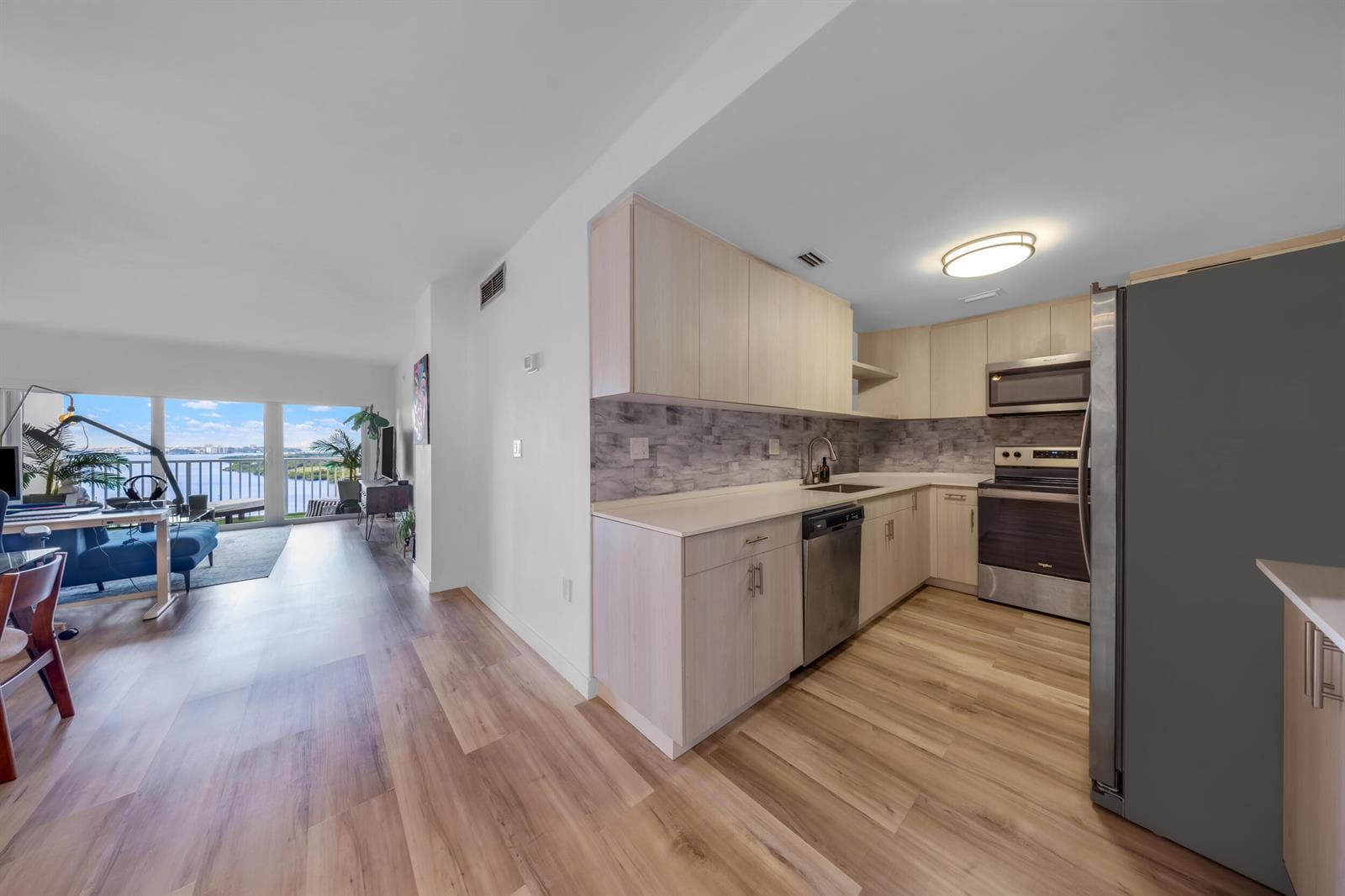 300 Bayview Drive 1614 photo 6