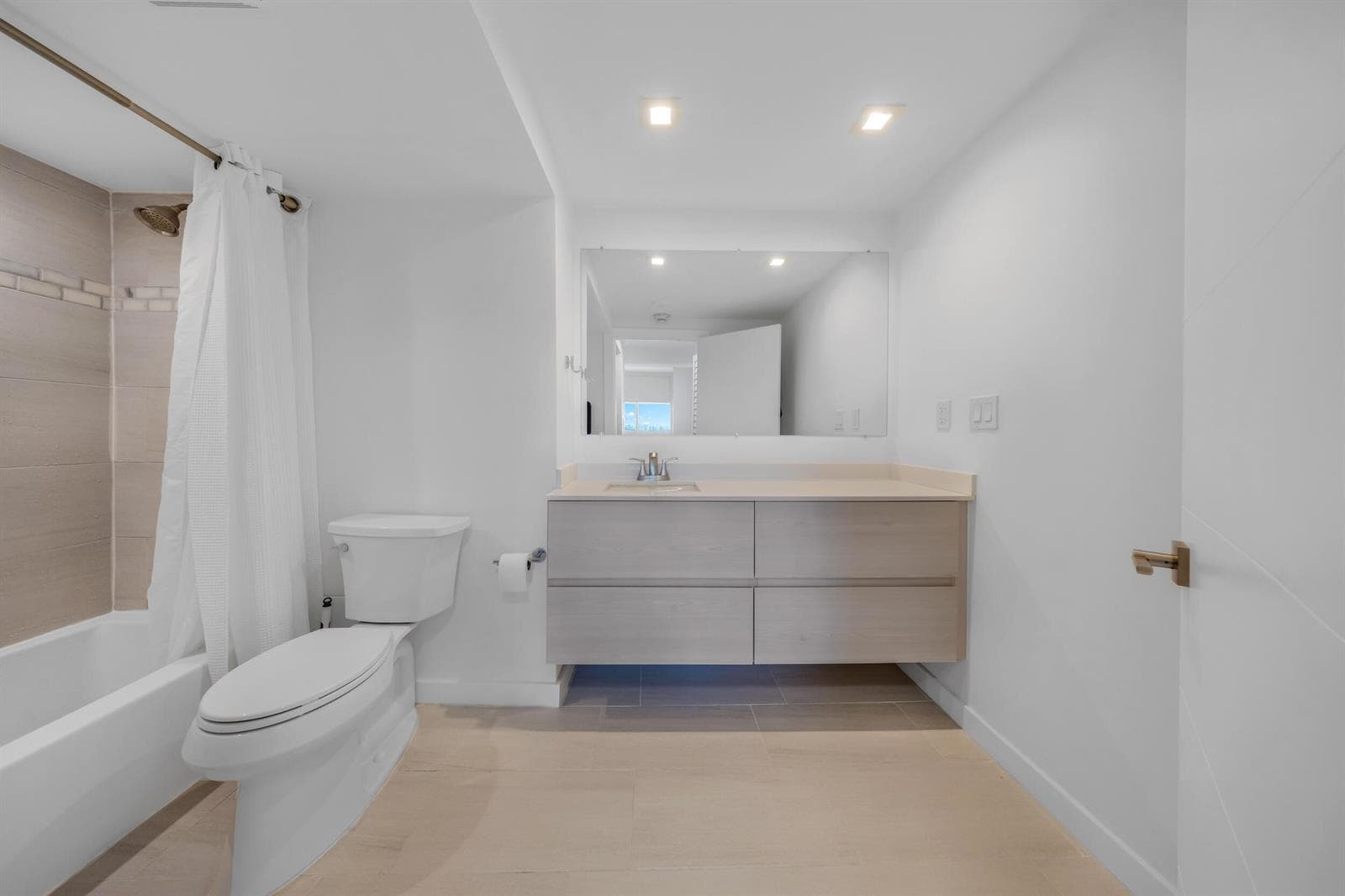 300 Bayview Drive 1614 photo 24