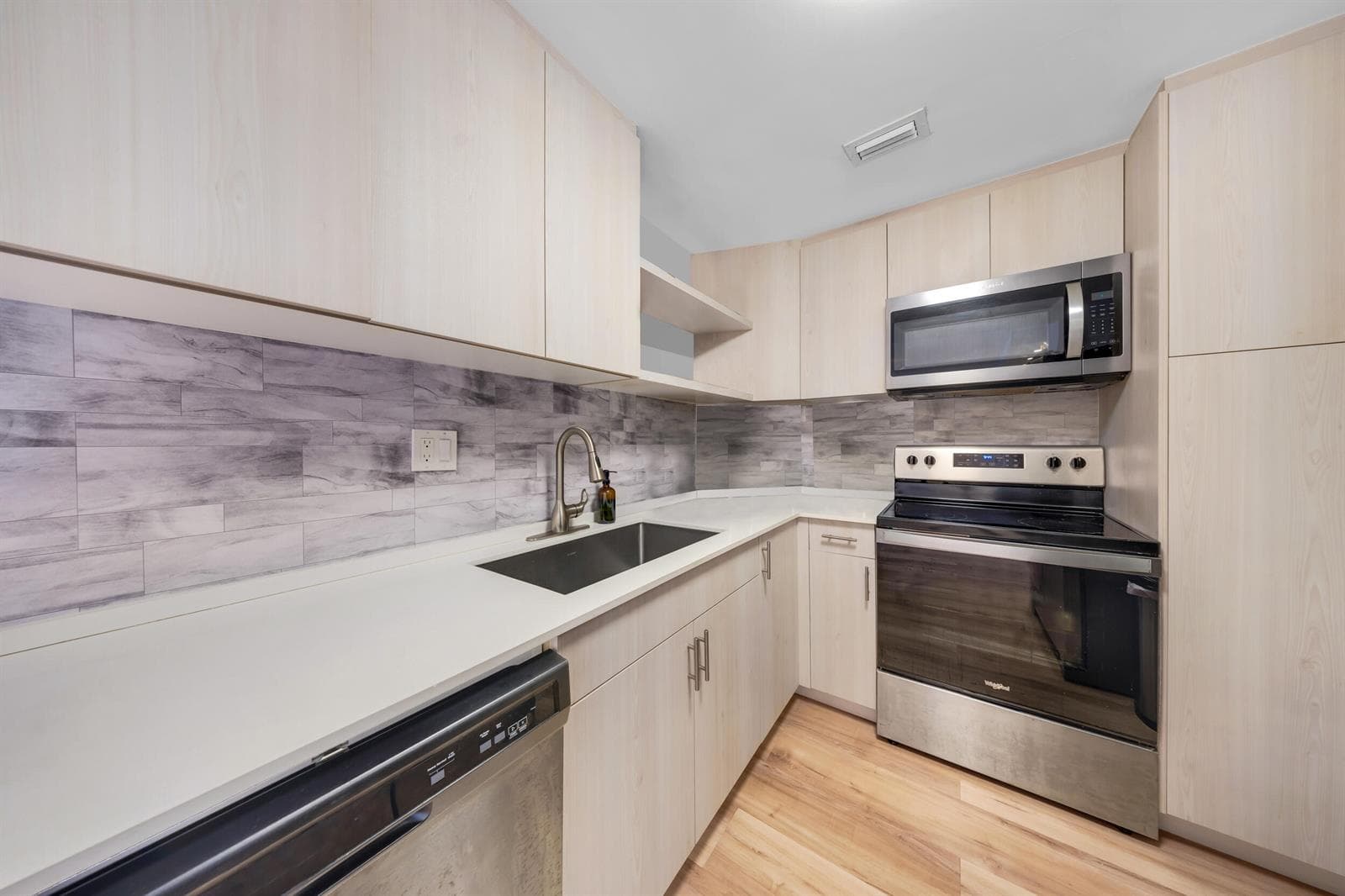300 Bayview Drive 1614 photo 8