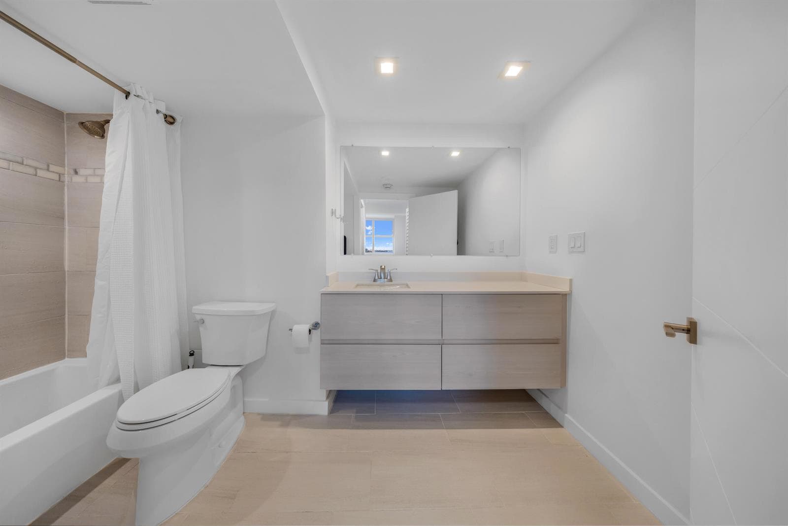 300 Bayview Drive 1614 photo 25