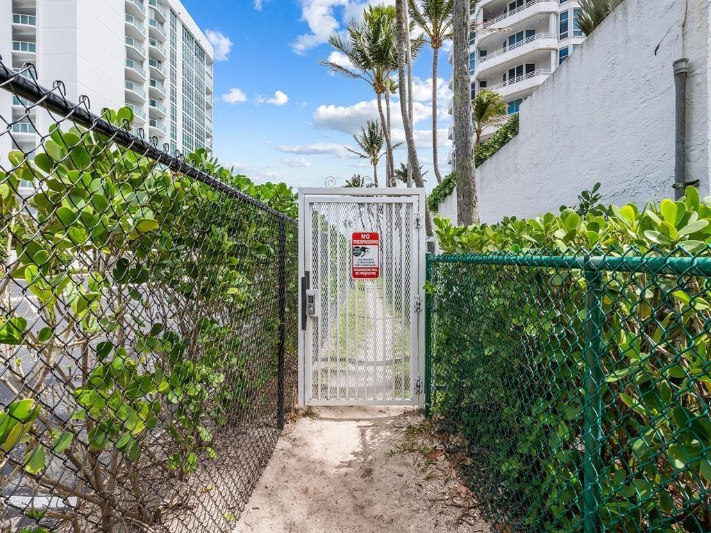 1461 S Ocean Boulevard 107 photo 4