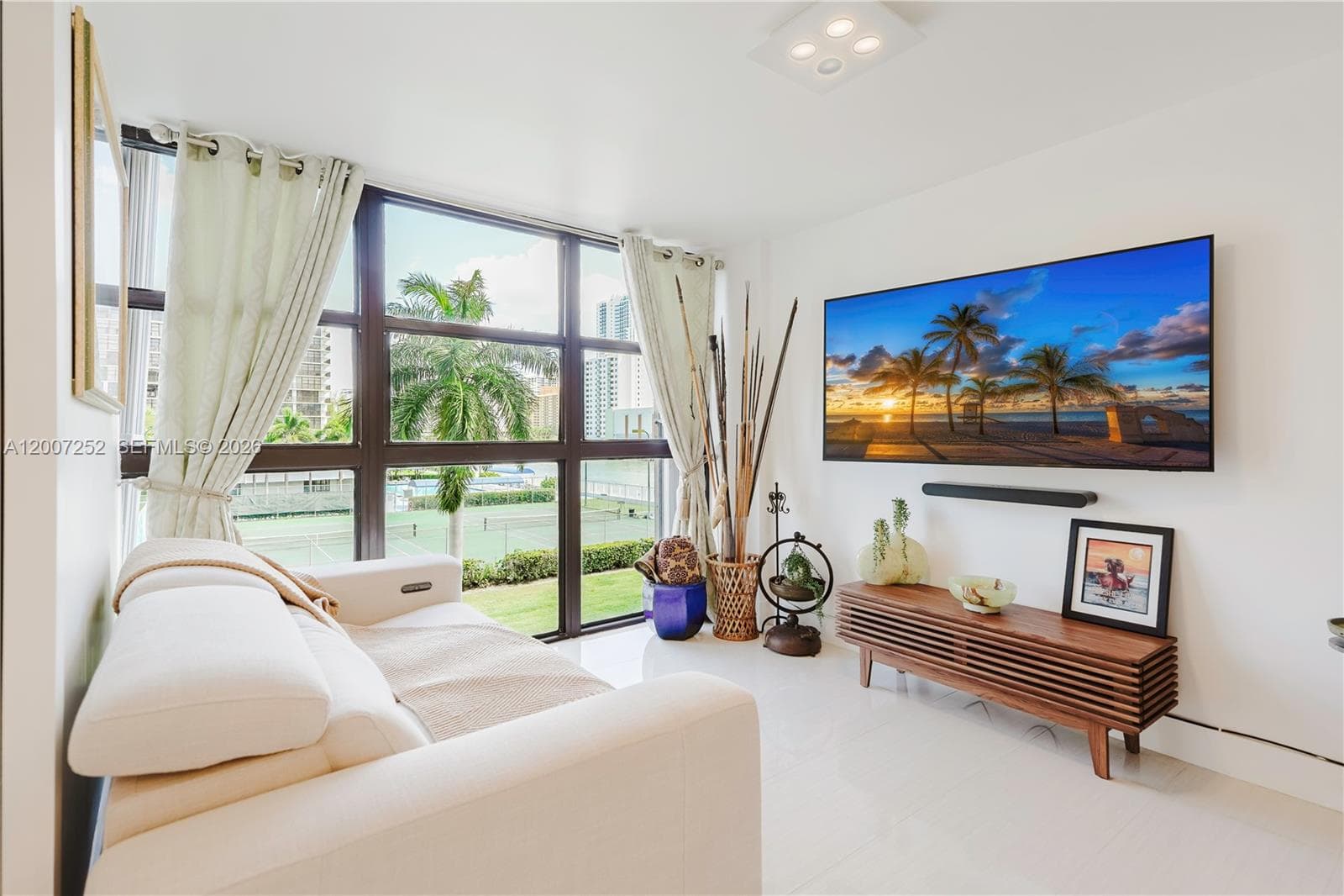 400 Leslie Dr 319 photo 11