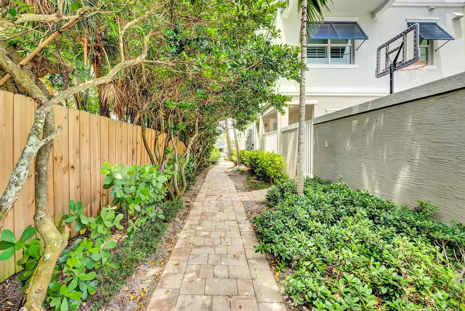 1045 Harbor Villas Drive 5 photo 12