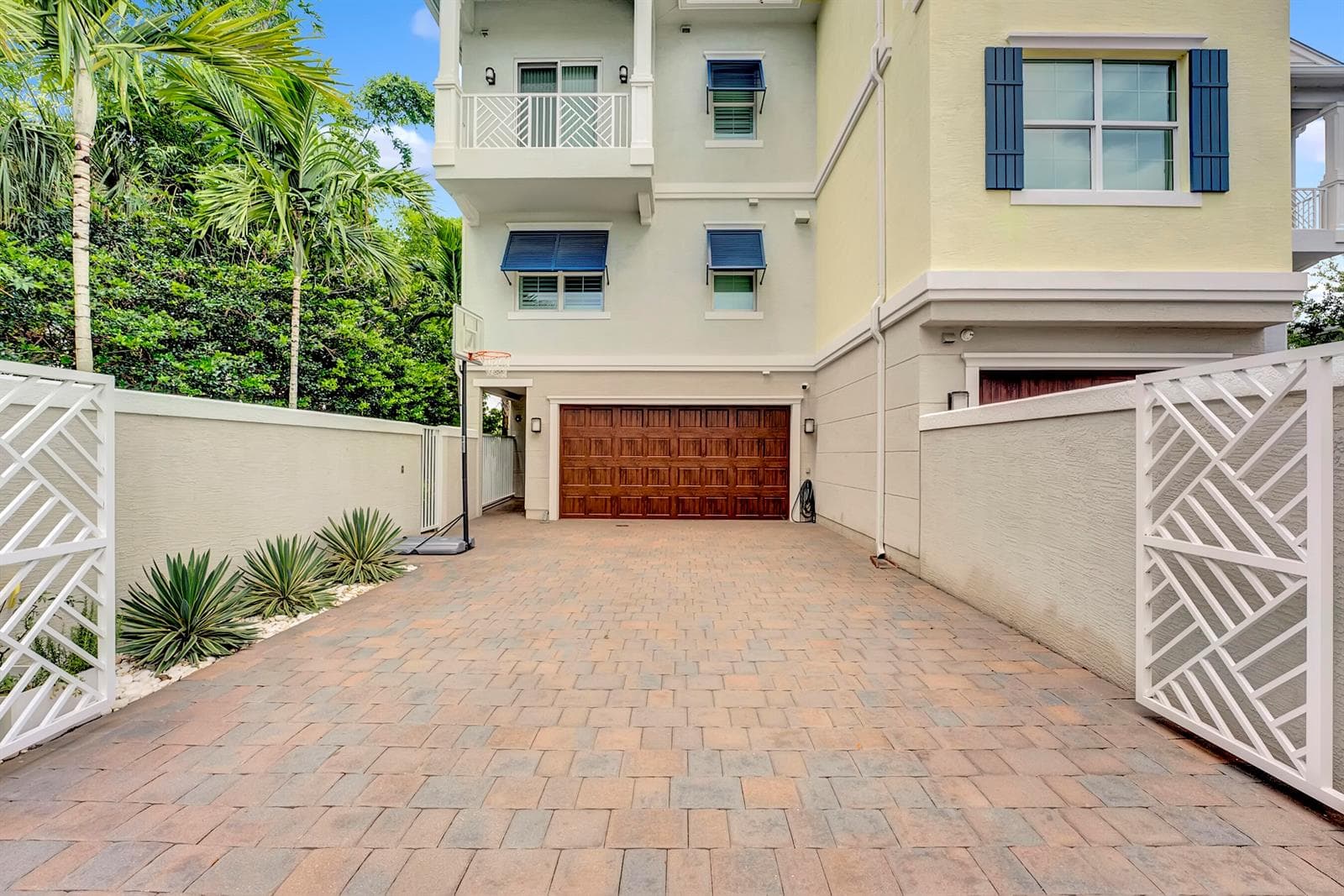 1045 Harbor Villas Drive 5 photo 10