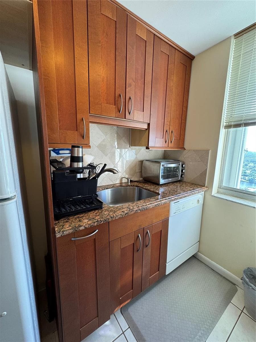 111 Briny Avenue 26-11 photo 4