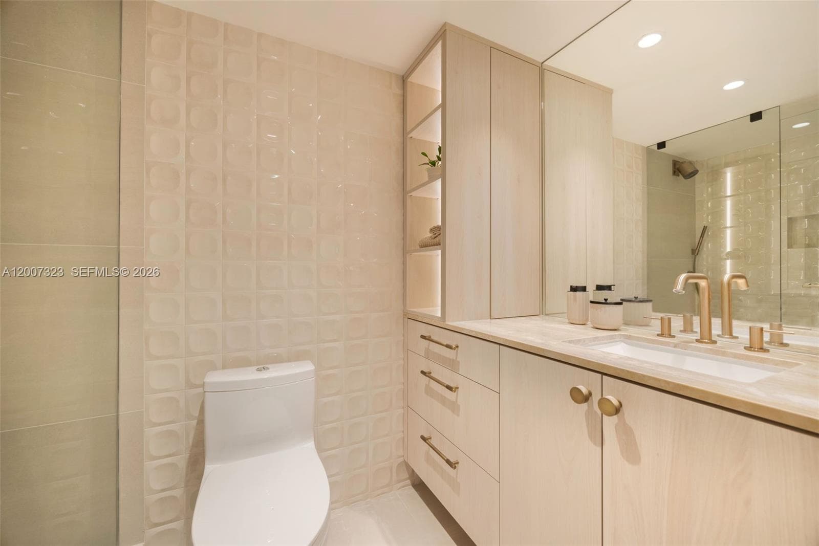 2301 Collins Ave 526 photo 16