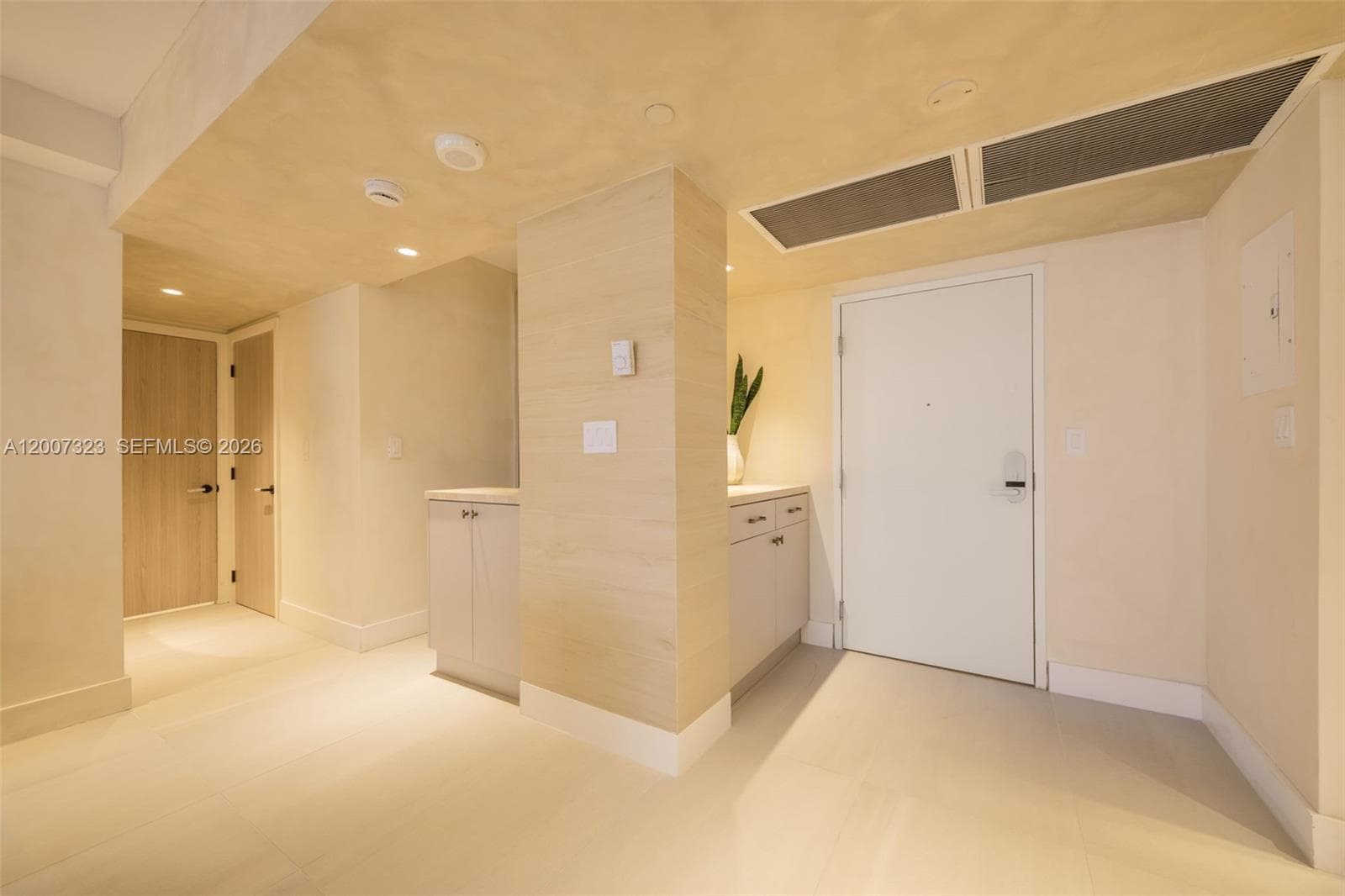 2301 Collins Ave 526 photo 3