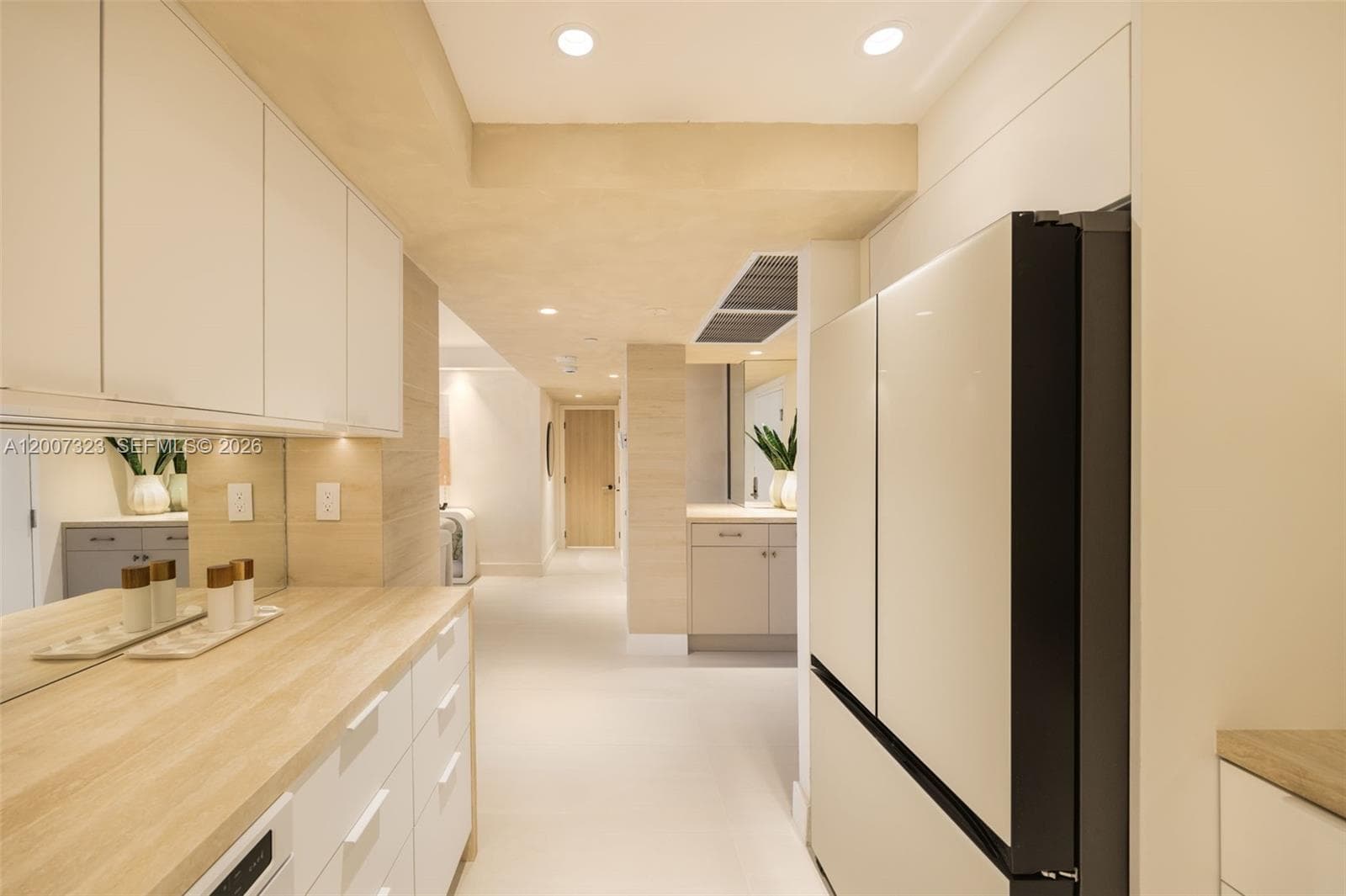 2301 Collins Ave 526 photo 10