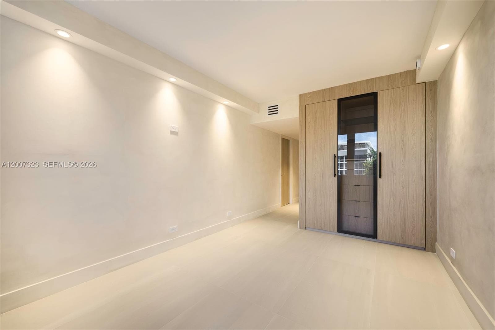 2301 Collins Ave 526 photo 14