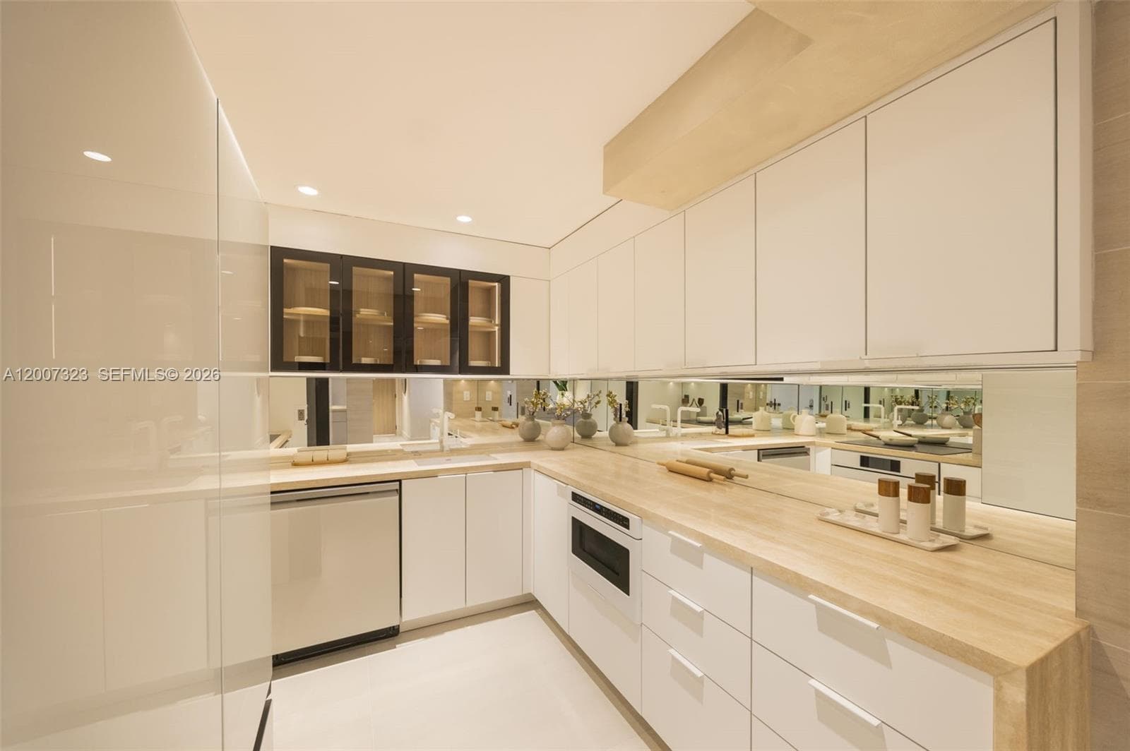 2301 Collins Ave 526 photo 11