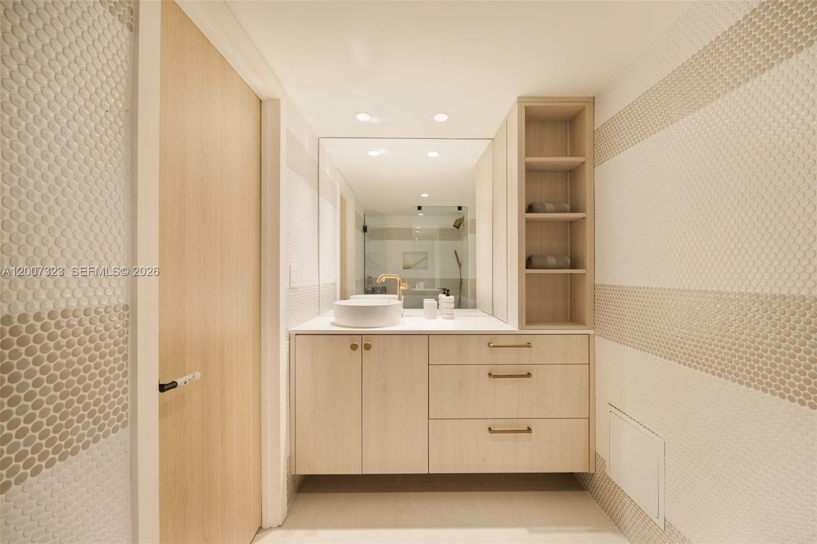 2301 Collins Ave 526 photo 19