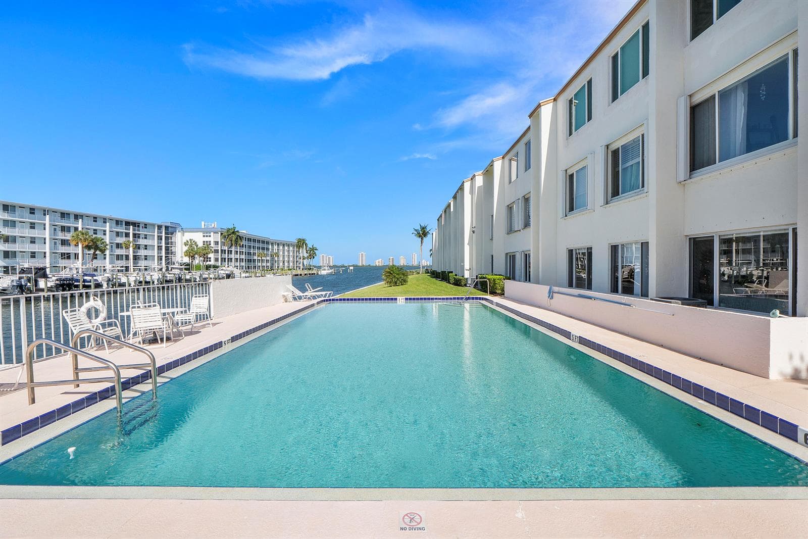 125 Shore Court 304a photo 13