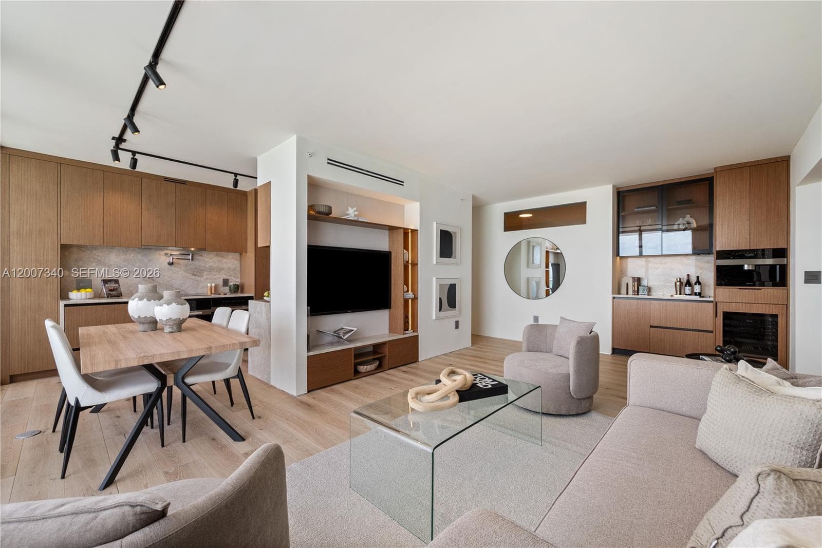 6365 Collins Ave 3904 photo 2