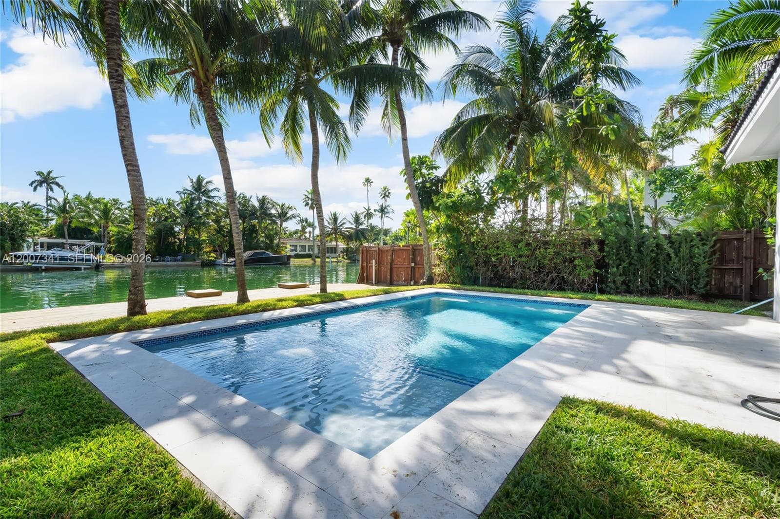 550 Shore Dr photo 12