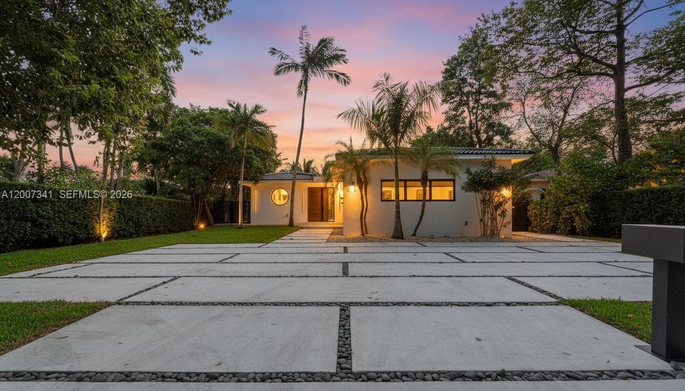 550 Shore Dr photo 1