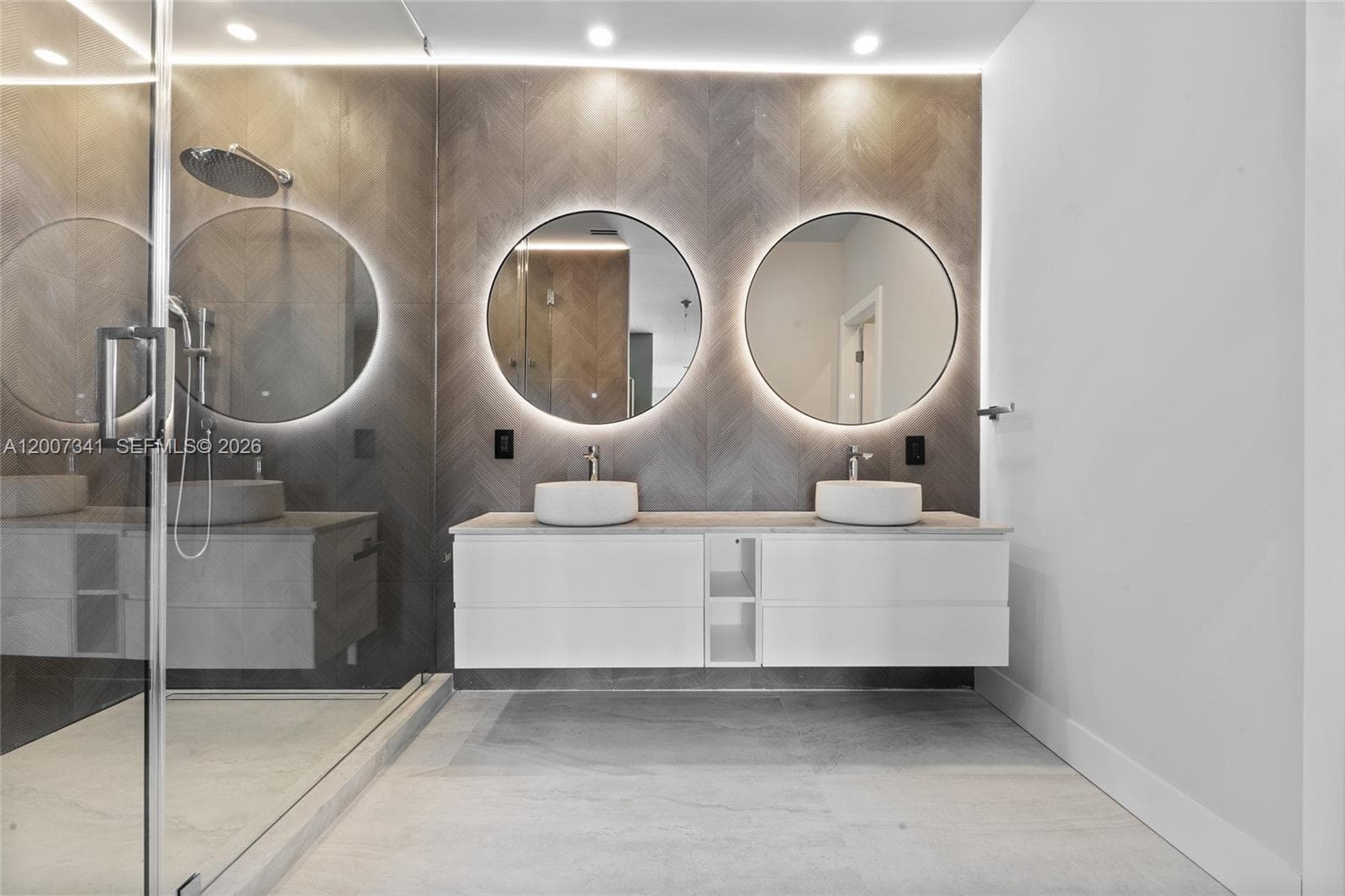 550 Shore Dr photo 9