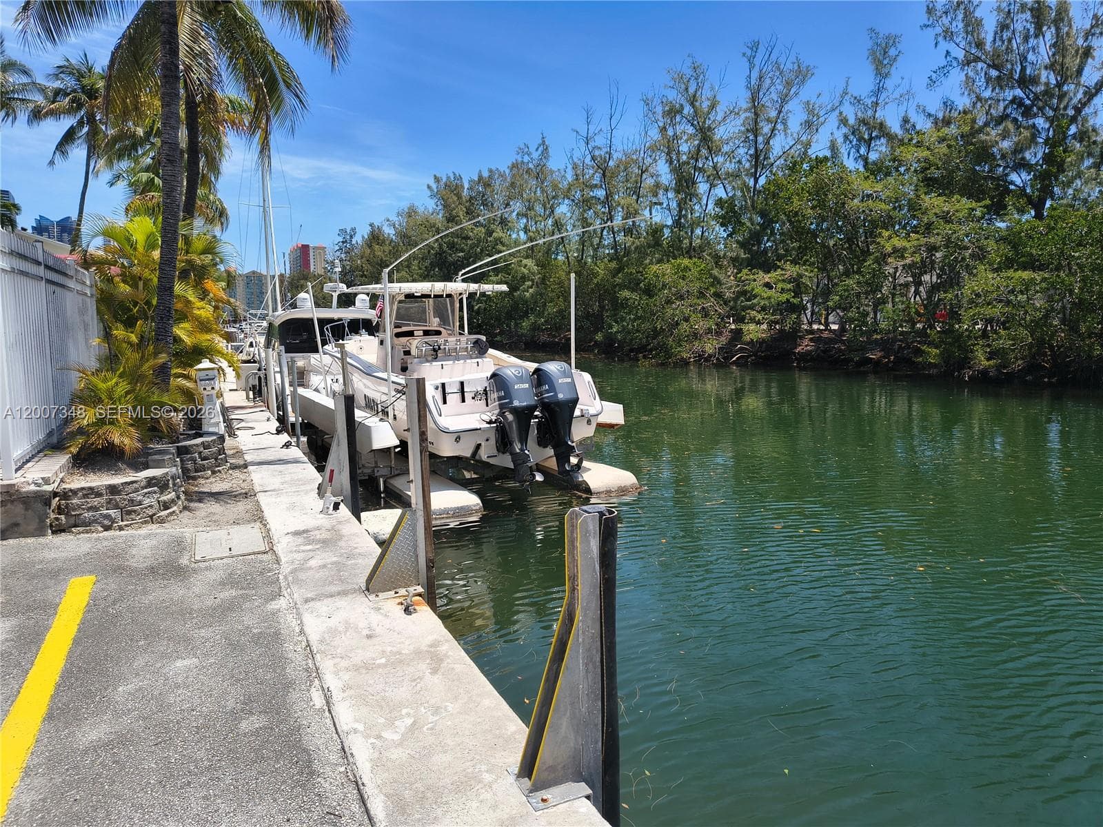 3660 166th St 302 photo 19