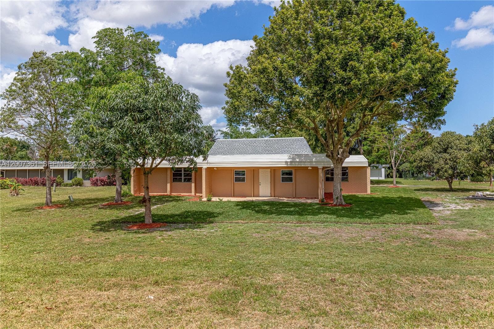 5201 Yellow Pine Ln photo 2