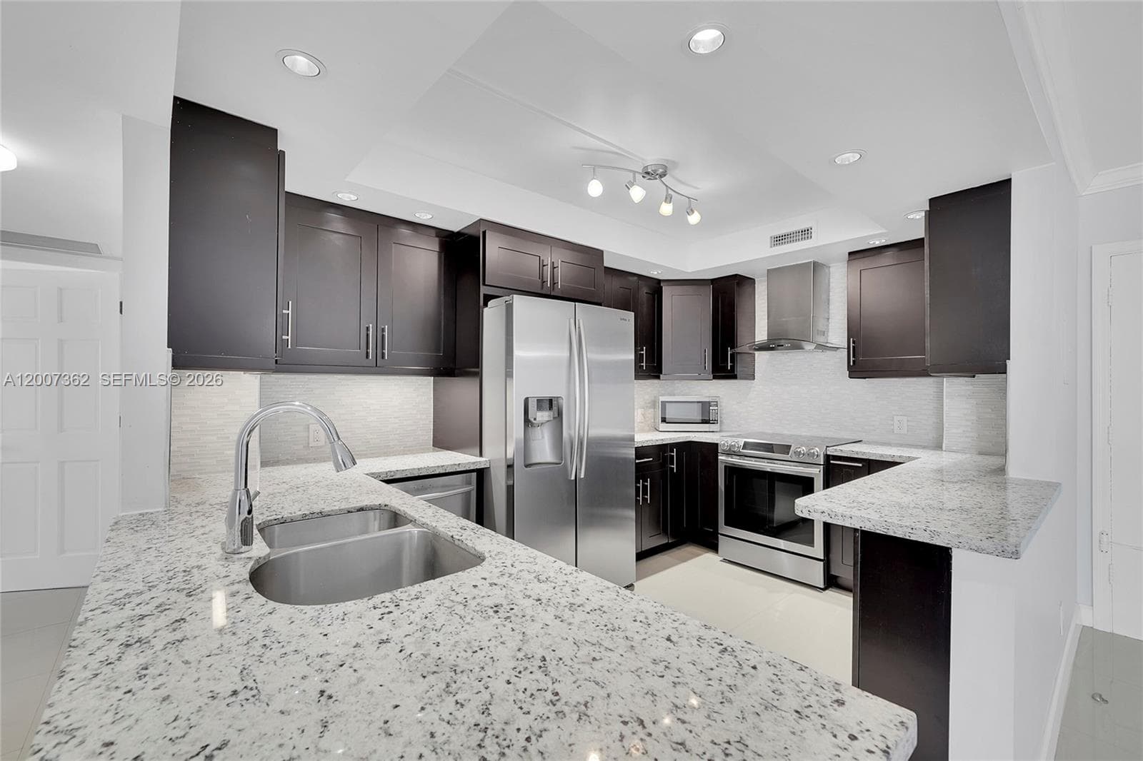 405 Ocean Blvd 1503 photo 3