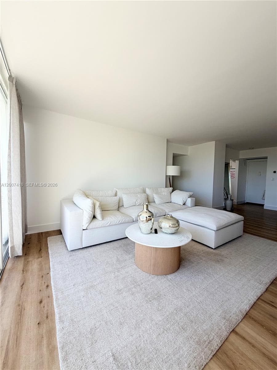 3701 Country Club Dr 607 photo 10