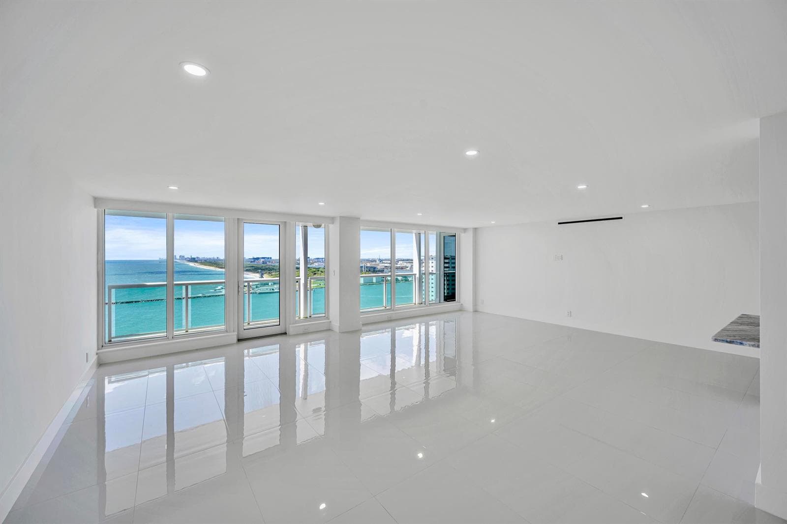 2100 S Ocean Lane 1608 photo 2