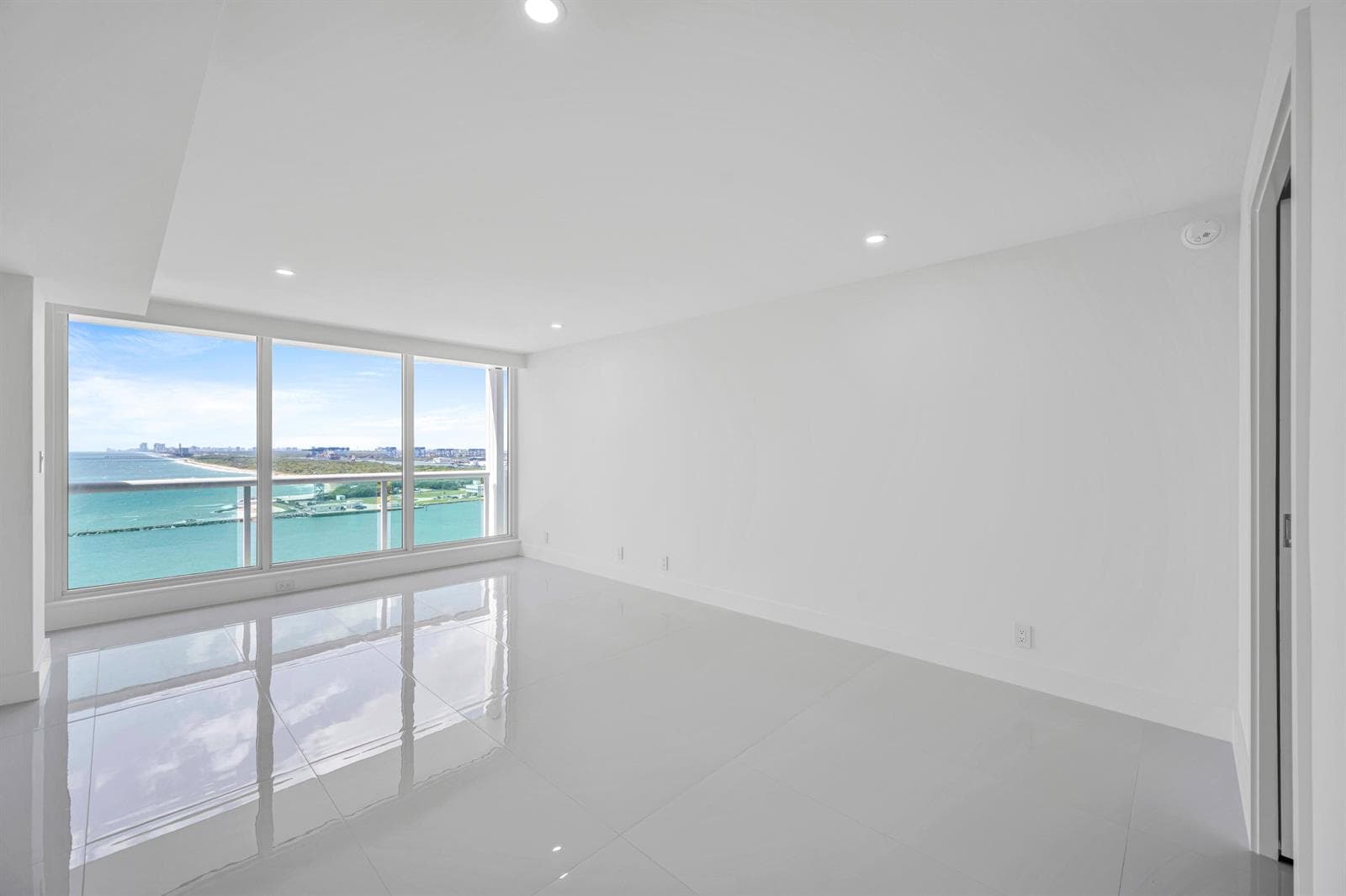 2100 S Ocean Lane 1608 photo 16