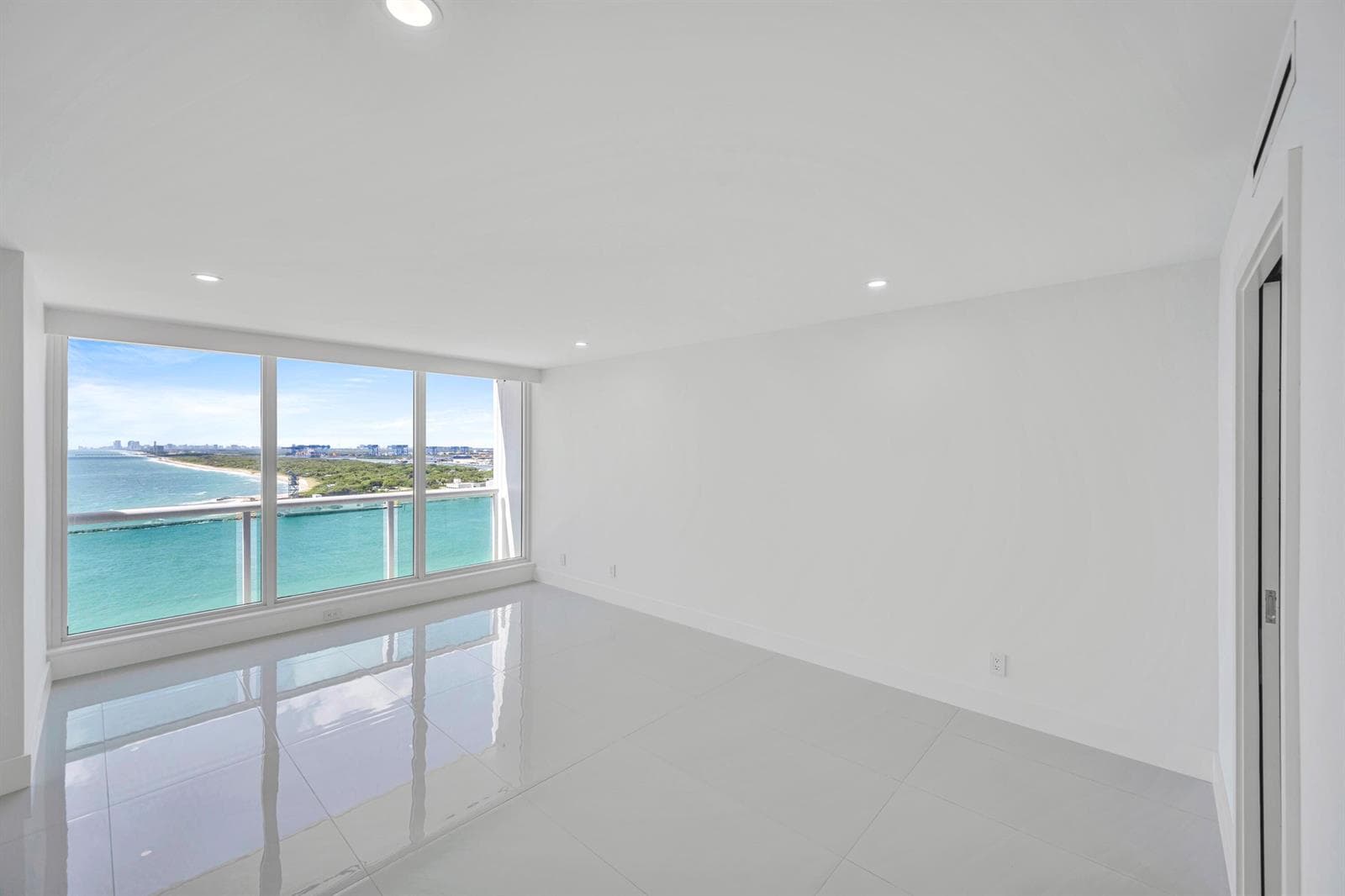 2100 S Ocean Lane 1608 photo 22