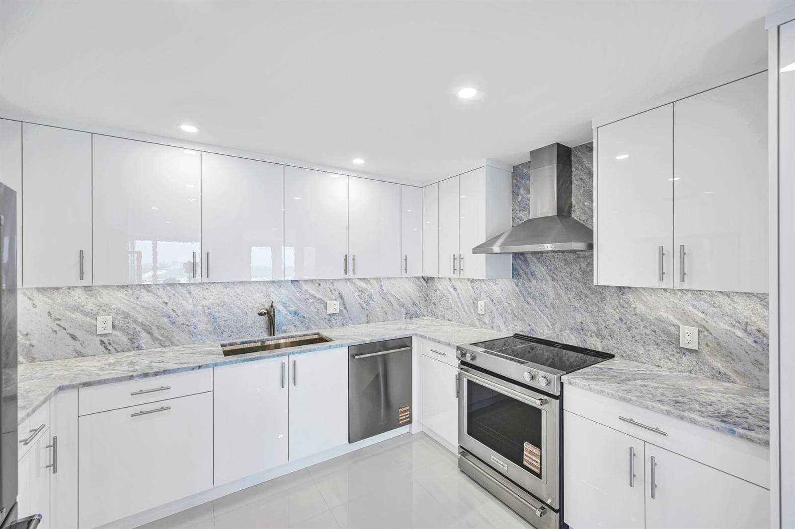 2100 S Ocean Lane 1608 photo 9