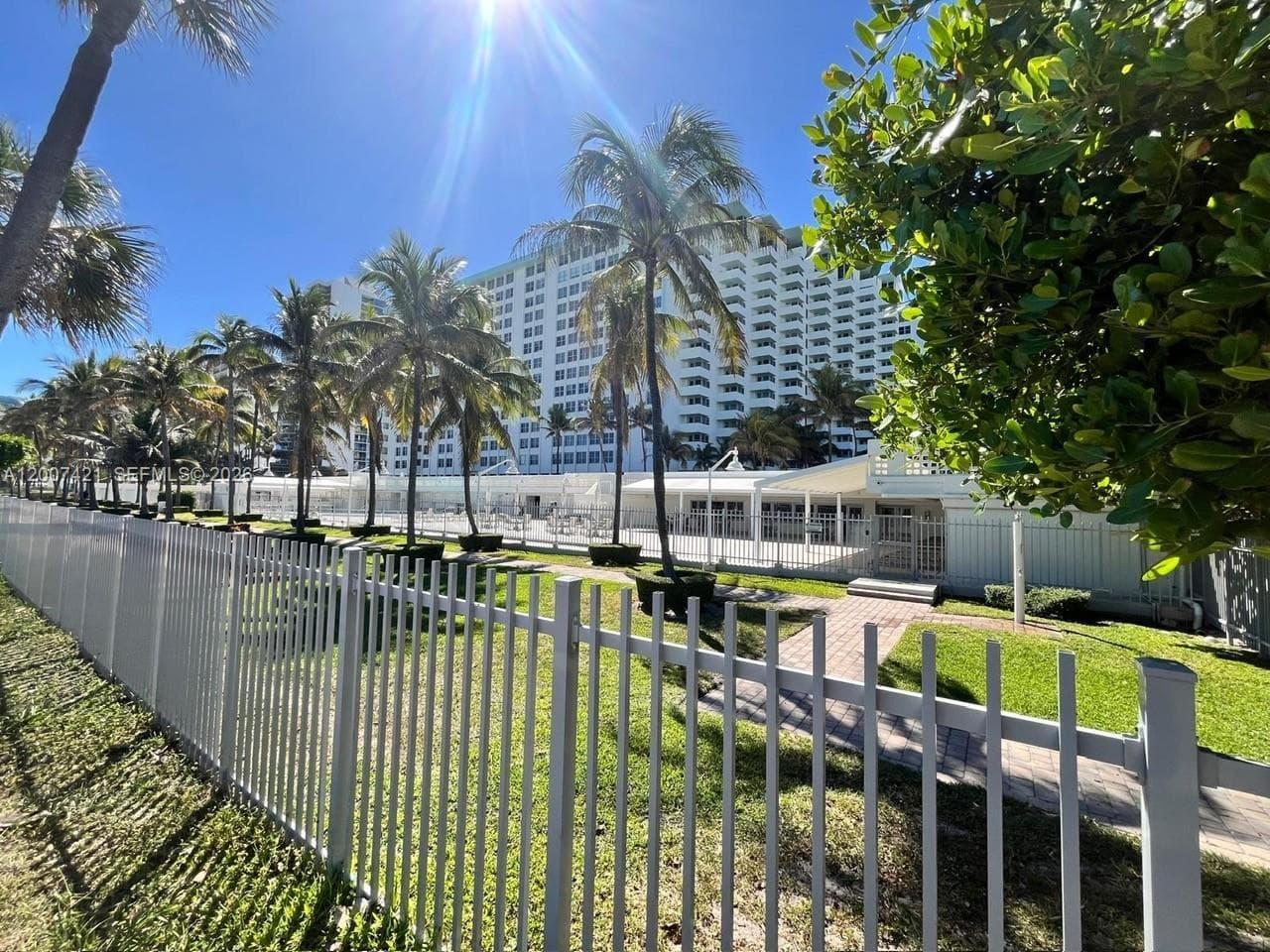 2899 Collins Ave 1040 photo 17