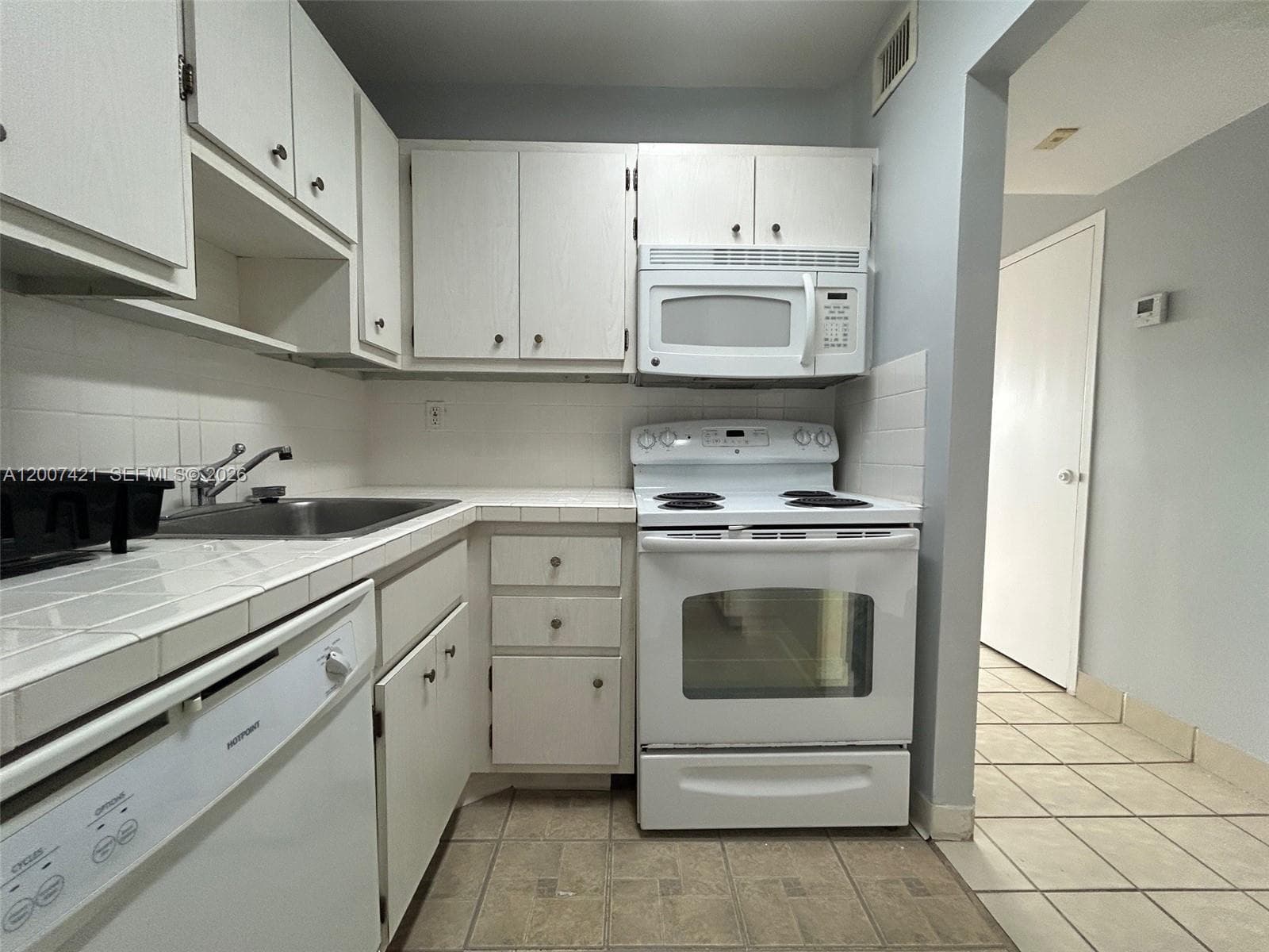 2899 Collins Ave 1040 photo 7