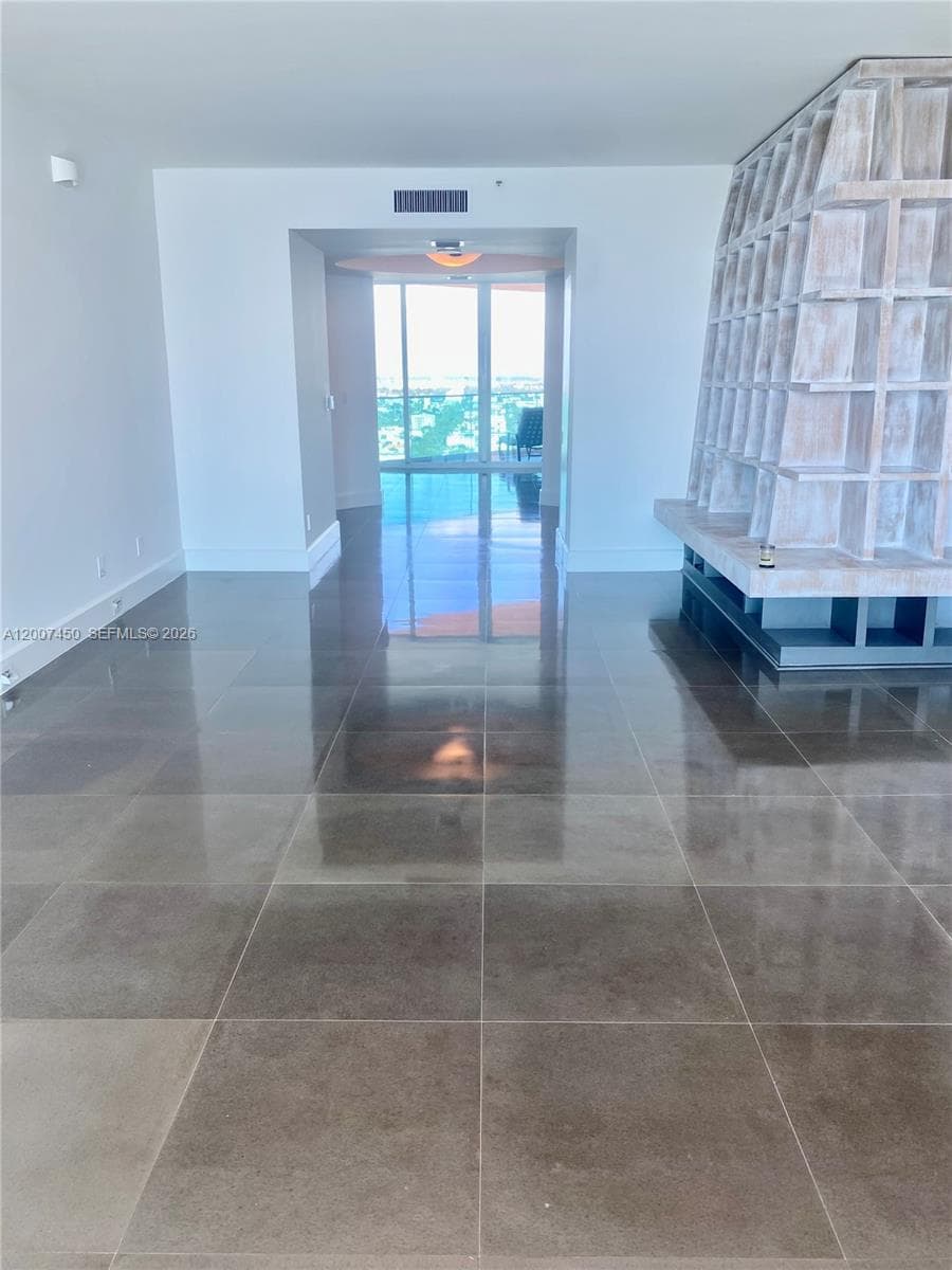 300 Pointe Dr 3204 photo 13