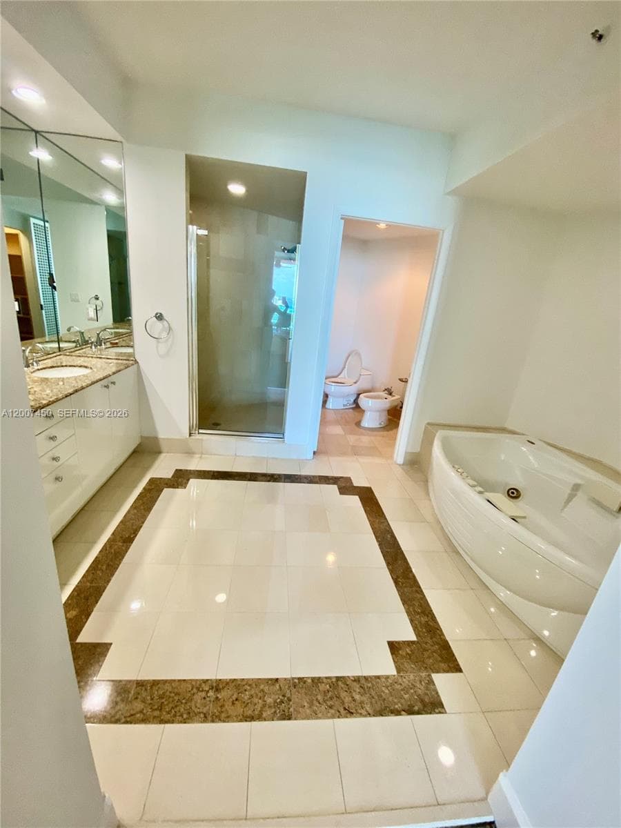 300 Pointe Dr 3204 photo 17