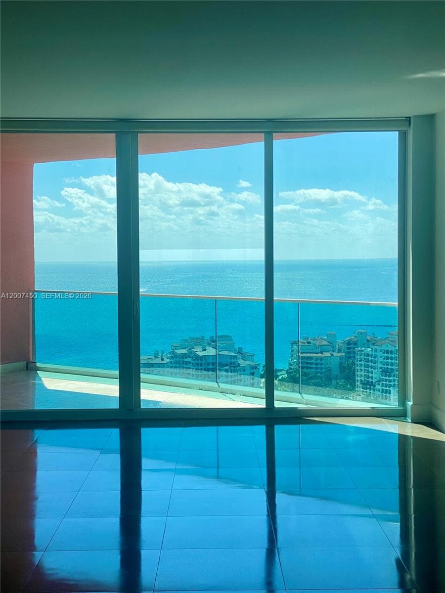 300 Pointe Dr 3204 photo 12