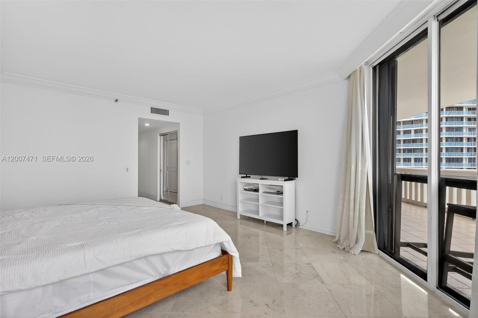 3000 Island Blvd 2305 photo 23