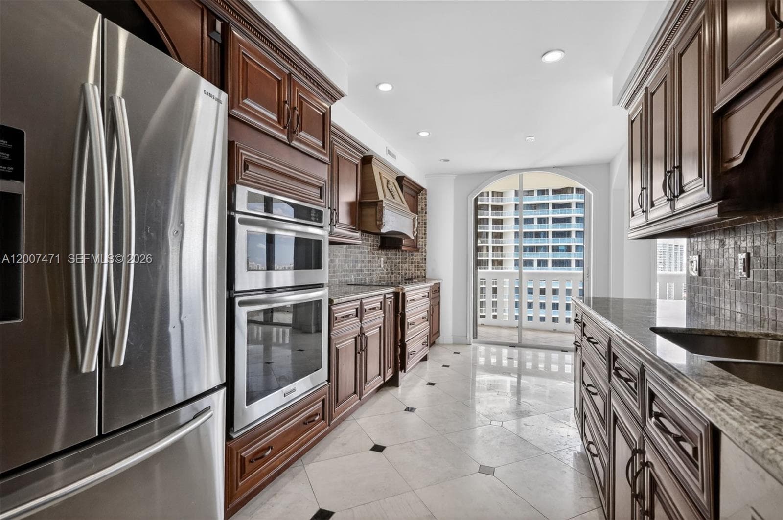 3000 Island Blvd 2305 photo 17