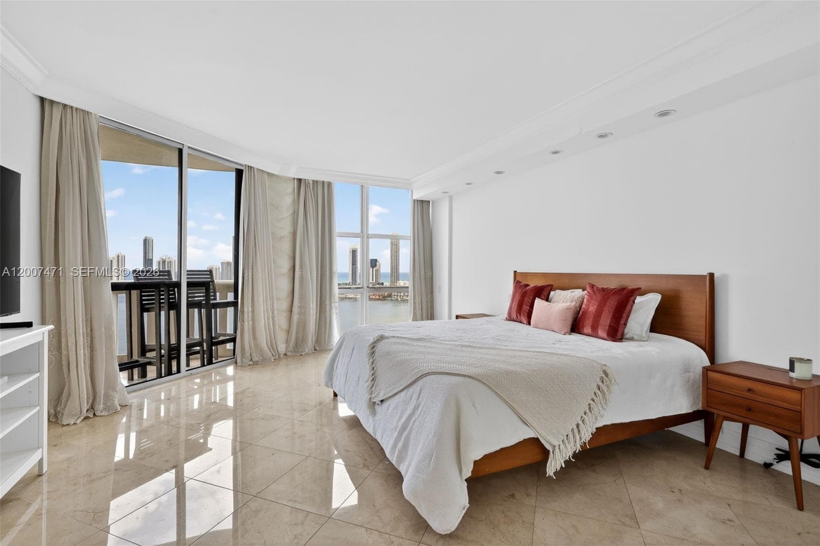 3000 Island Blvd 2305 photo 21