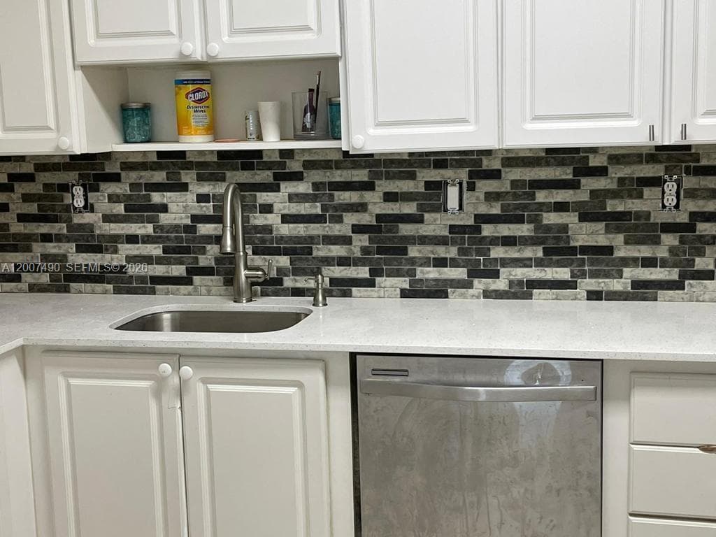 19380 Collins Ave 805 photo 13