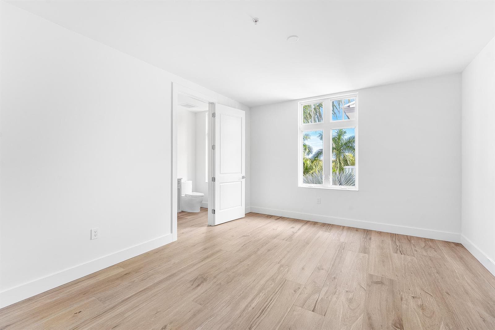 180 Lake Drive 2304 photo 18