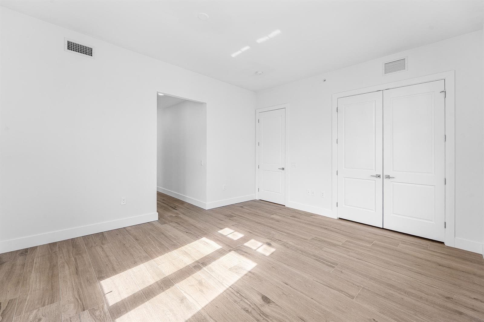 180 Lake Drive 2304 photo 15