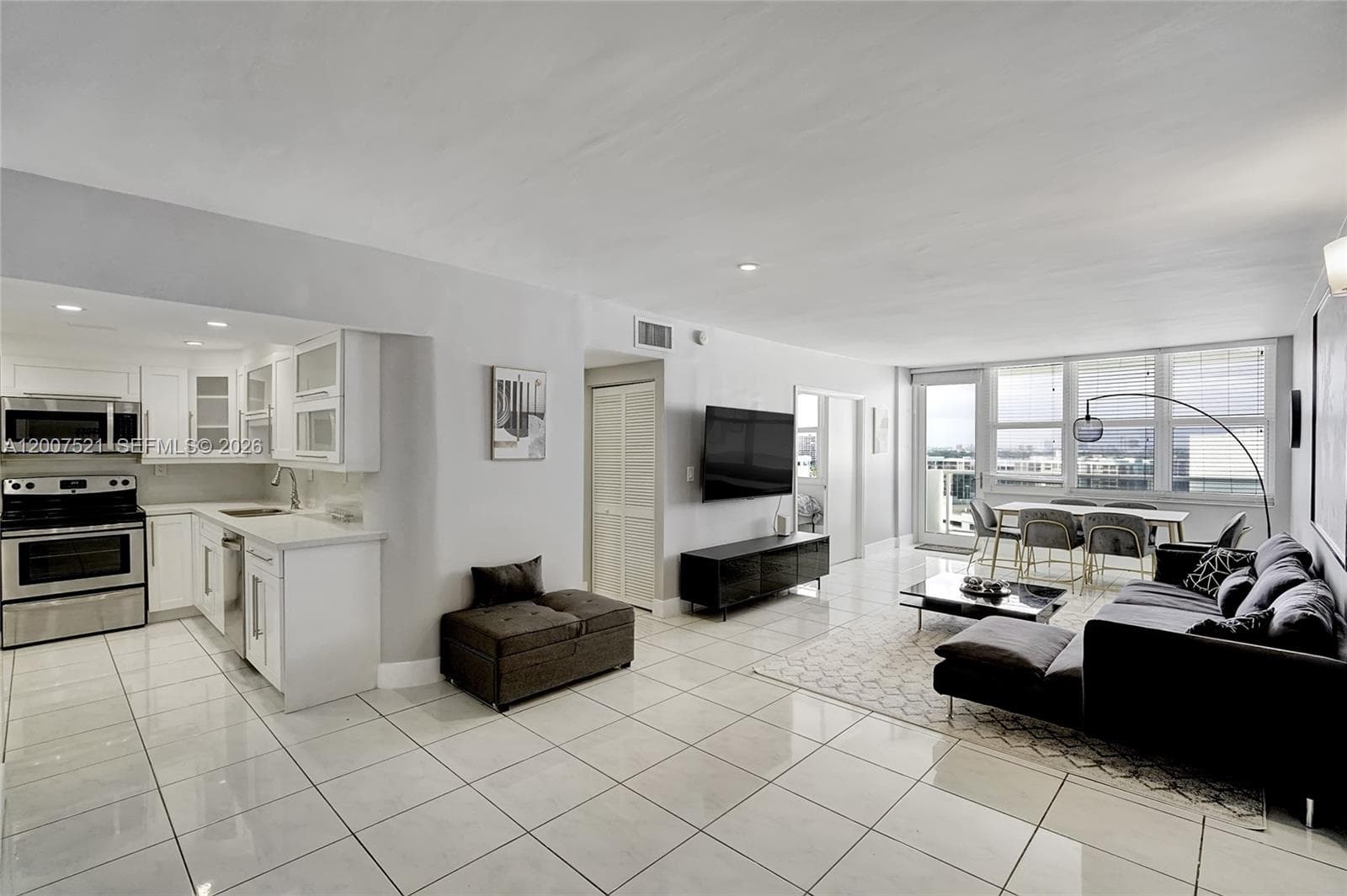 3725 S Ocean Dr 1519 photo 1