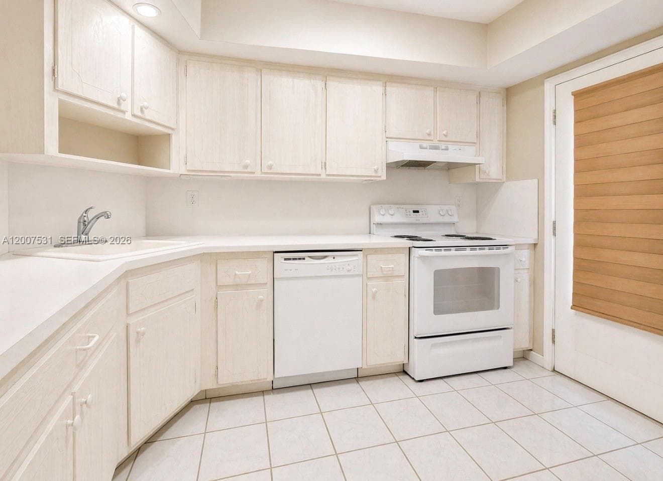 900 SW 12th St 110 photo 6