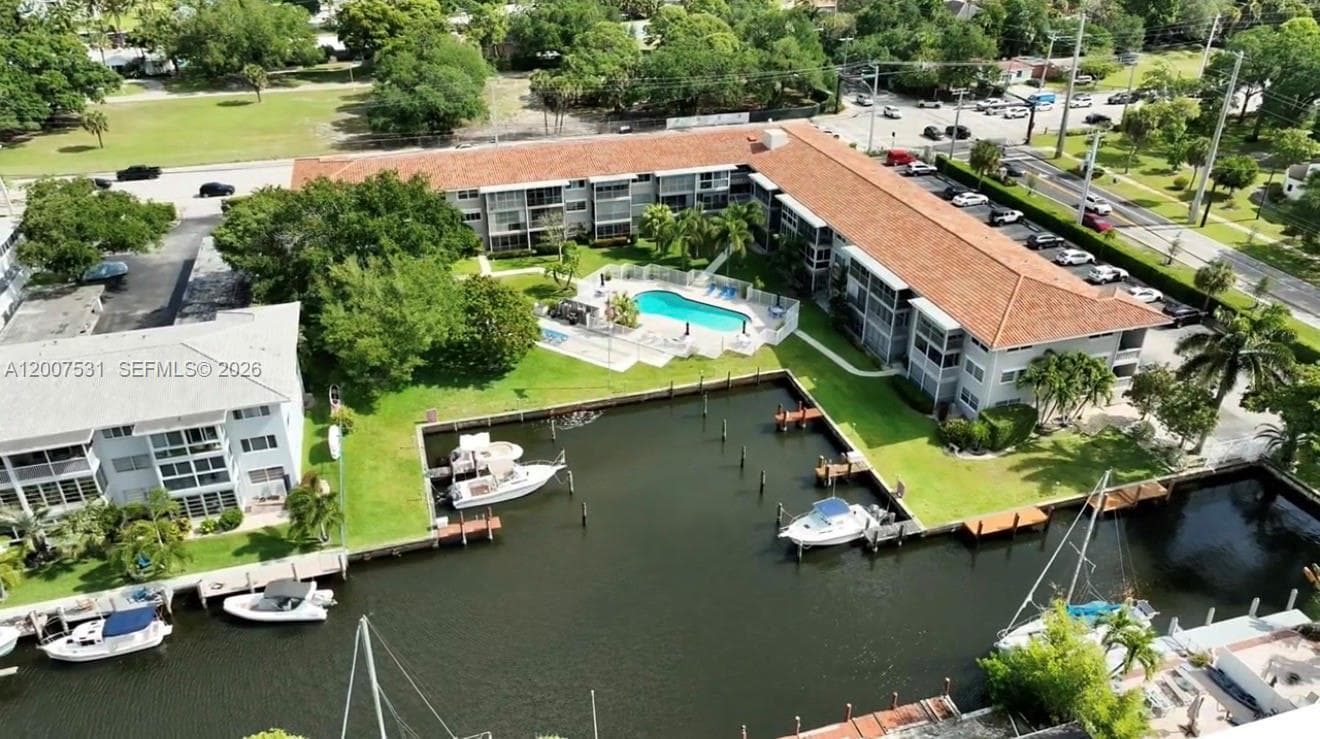 900 12th St 110 photo 1