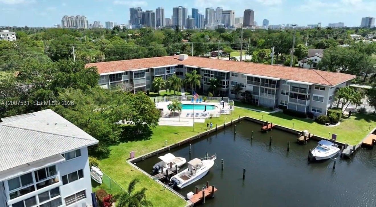 900 SW 12th St 110 photo 21