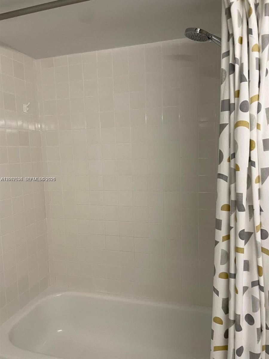 5880 Collins Ave 1006 photo 5