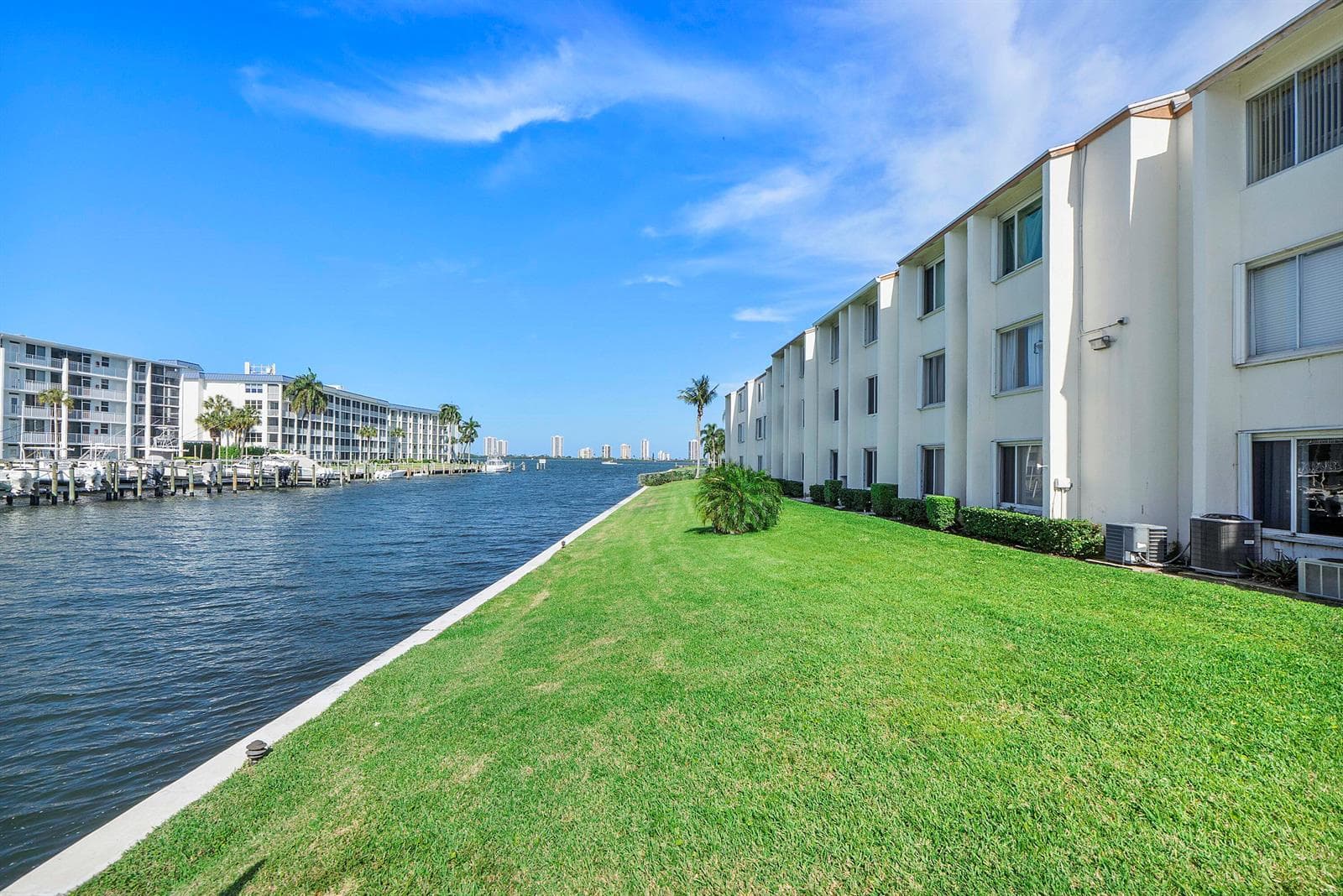 125 Shore Court 304a photo 12