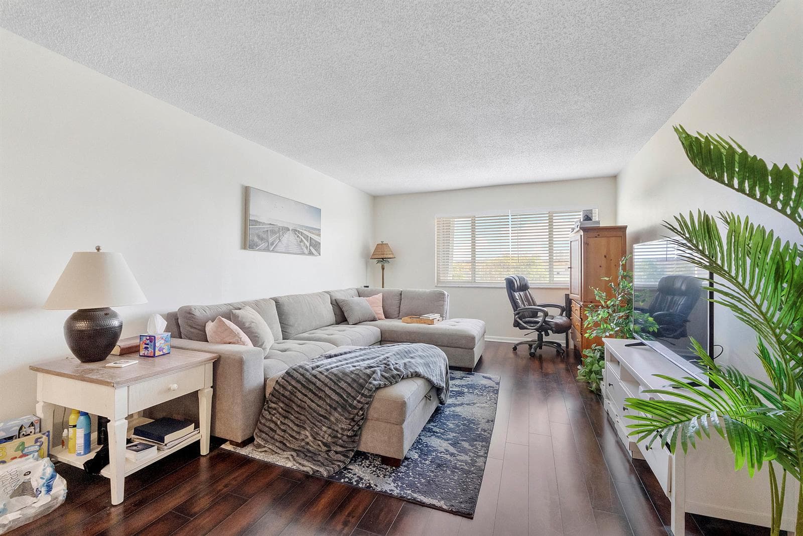 125 Shore Court 304a photo 1