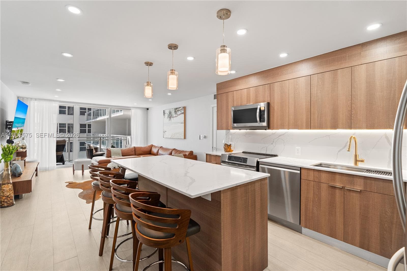 2030 Ocean Dr 918 photo 2