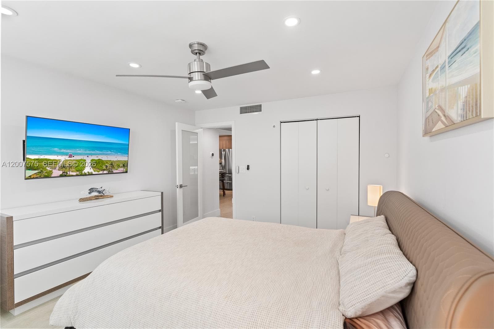 2030 Ocean Dr 918 photo 17