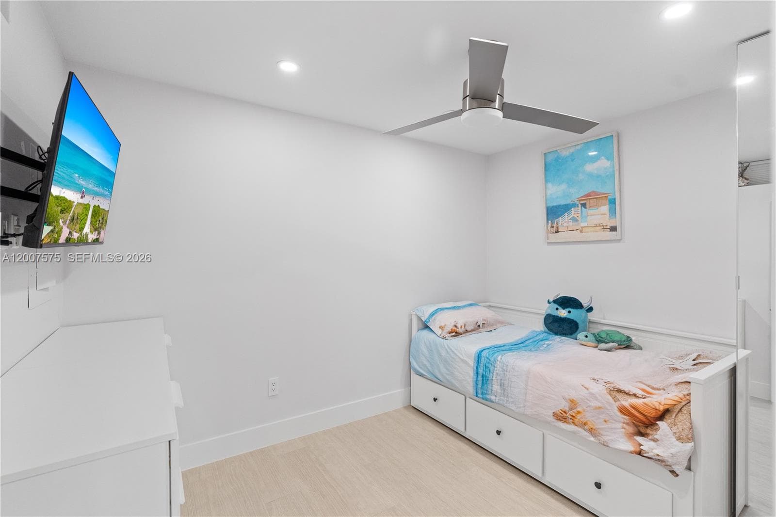 2030 Ocean Dr 918 photo 12